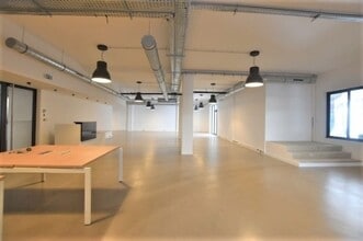 32 rue de Paradis, Paris for sale Interior Photo- Image 2 of 3