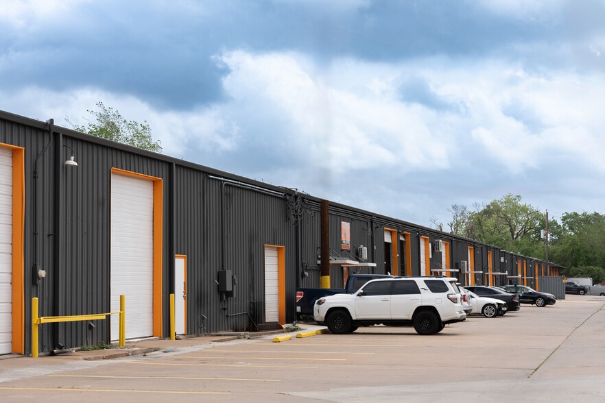 3306 Ella Blvd, Houston, TX for lease - Building Photo - Image 2 of 14