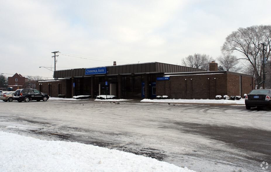 27990 Gratiot Ave, Roseville, MI for lease - Primary Photo - Image 1 of 2