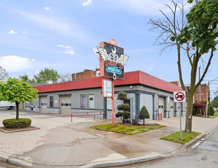 857 Howard Av, Windsor, ON à louer - Photo du bâtiment - Image 2 de 8