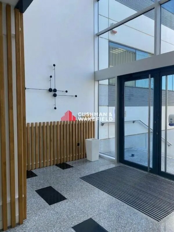 Bureau dans Blagnac à louer Hall d’entrée- Image 1 de 7