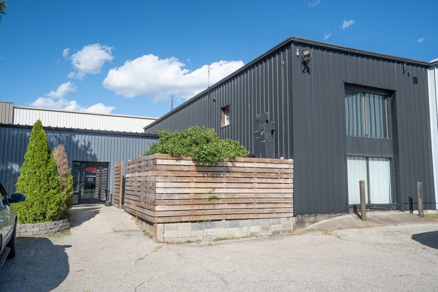 10005-10007 Bunsen Way, Louisville, KY for sale - Building Photo - Image 3 of 11