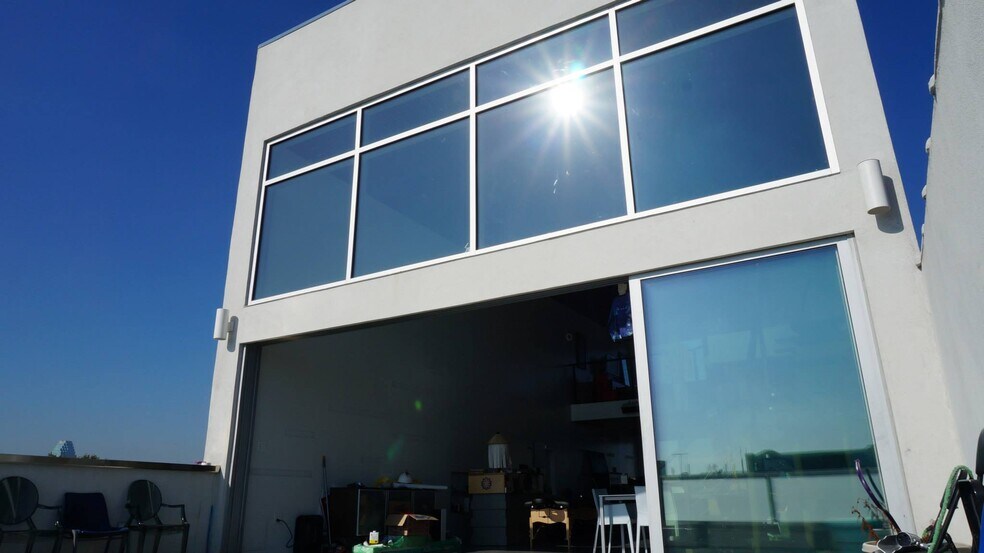 32-32 Steinway St, Long Island City, NY for lease - Building Photo - Image 2 of 7