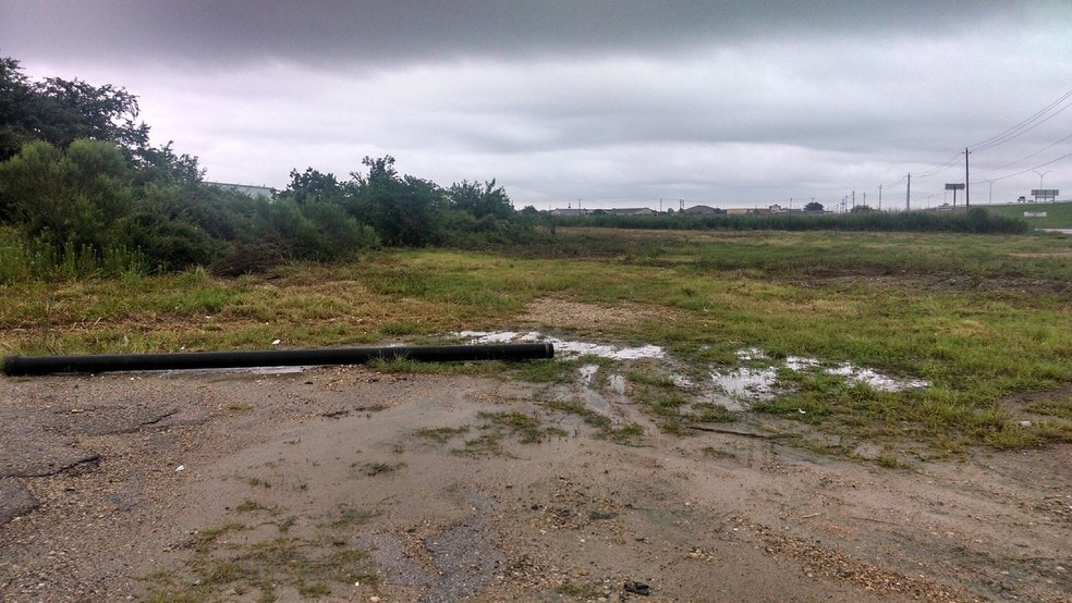 1621 Genoa Red Bluff Rd, Pasadena, TX for sale - Building Photo - Image 1 of 1