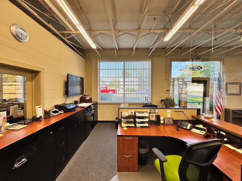 3448 Shelby St, Indianapolis, IN à vendre - Photo du bâtiment - Image 2 de 11