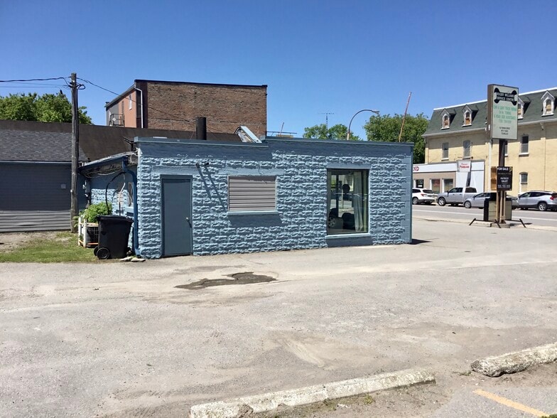 40 King St E, Kawartha Lakes, ON for sale - Building Photo - Image 3 of 12