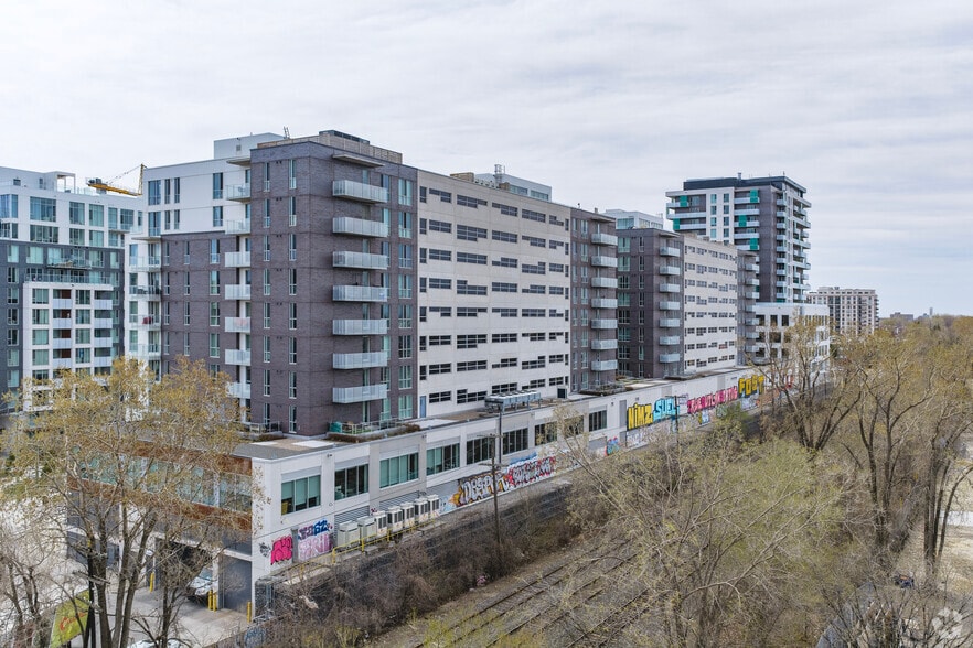 5273 Av De Courtrai, Montréal, QC à louer - Photo du bâtiment - Image 3 de 5