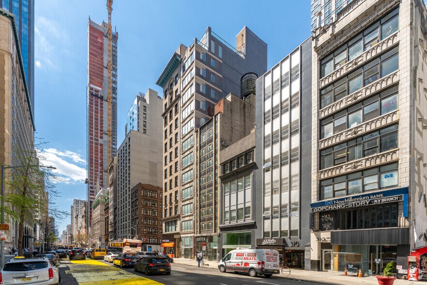 304 Fifth Ave, New York, NY for lease - Primary Photo - Image 1 of 11