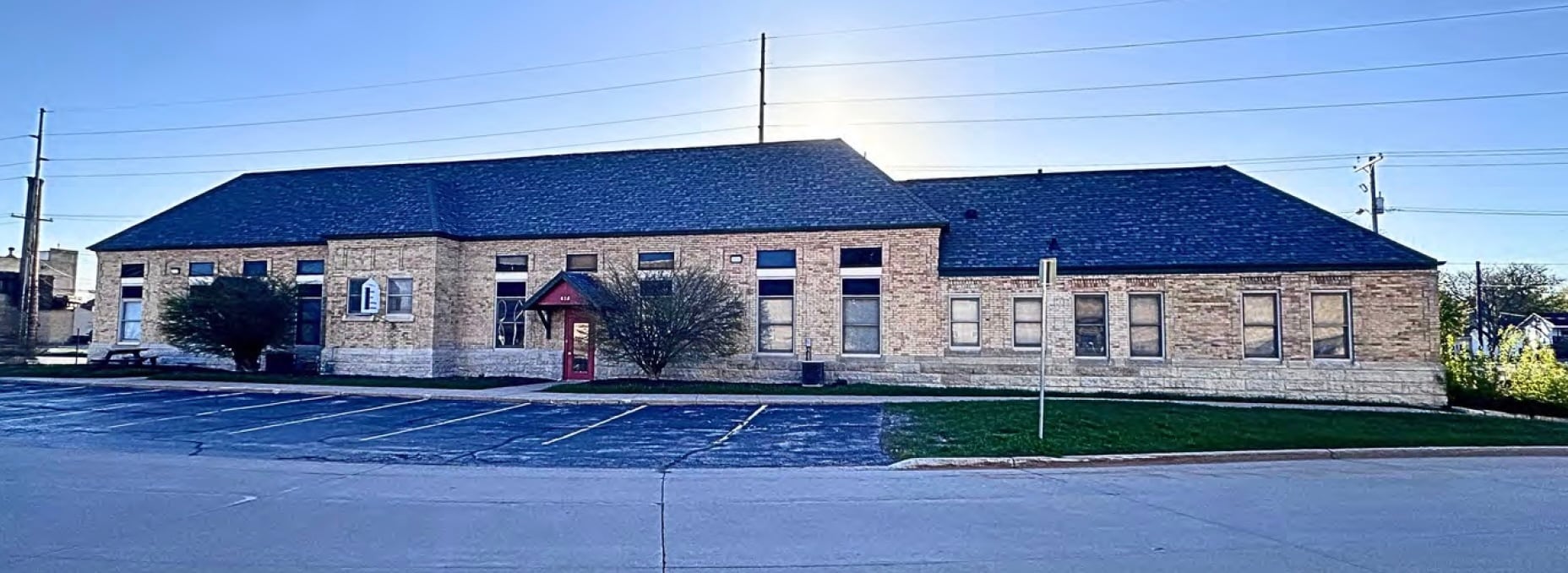 415 Broad St, Oshkosh, WI for sale Primary Photo- Image 1 of 2