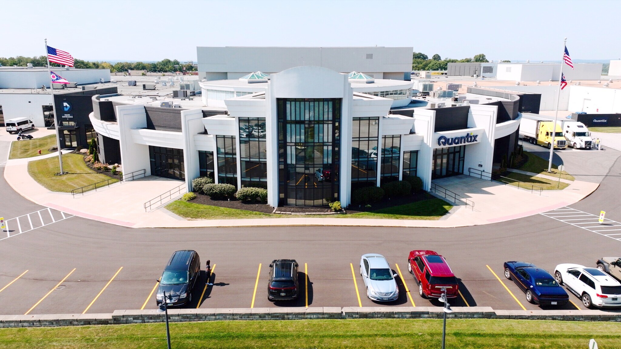 2000 Brittain Rd, Akron, OH à louer Photo du bâtiment- Image 1 de 7