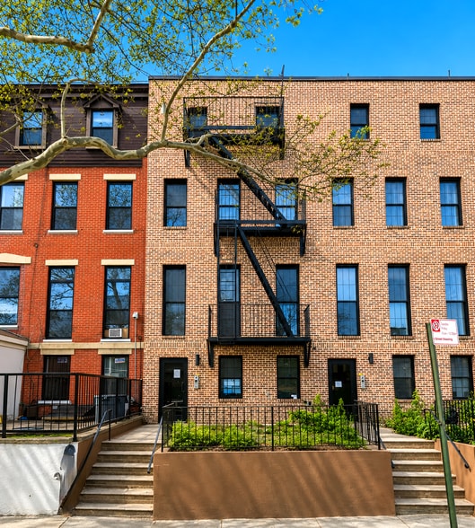 22 Patchen Ave, Brooklyn, NY à vendre - Photo du bâtiment - Image 1 de 13