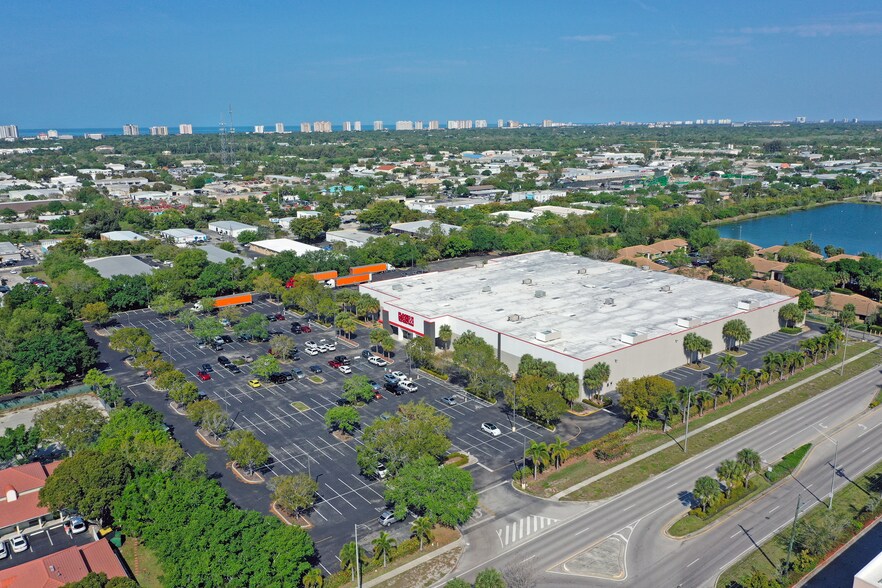 2157 Pine Ridge Rd, Naples, FL à louer - Photo du bâtiment - Image 2 de 9
