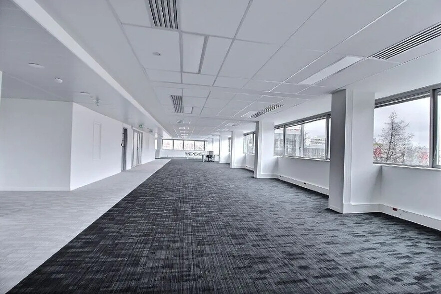 Office in Paris for lease - Interior Photo - Image 2 of 5