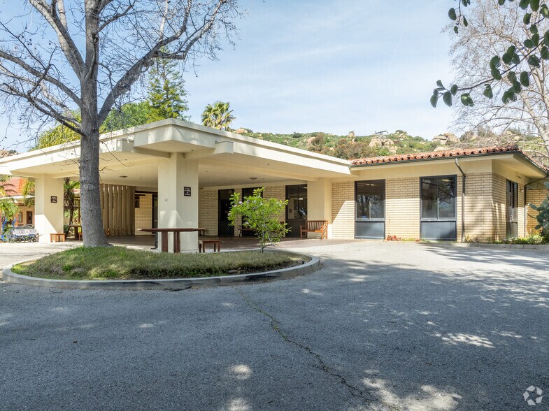 11051 Old Santa Susana Pass Rd, Chatsworth, CA à vendre - Photo principale - Image 1 de 7