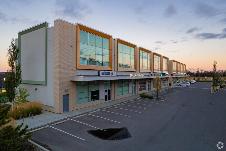 12 Royal Vista Way NW, Calgary, AB à vendre - Photo du bâtiment - Image 1 de 1