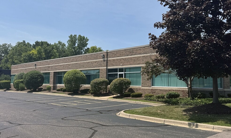 37777 Interchange Drive, Farmington Hills, MI for lease - Building Photo - Image 2 of 7