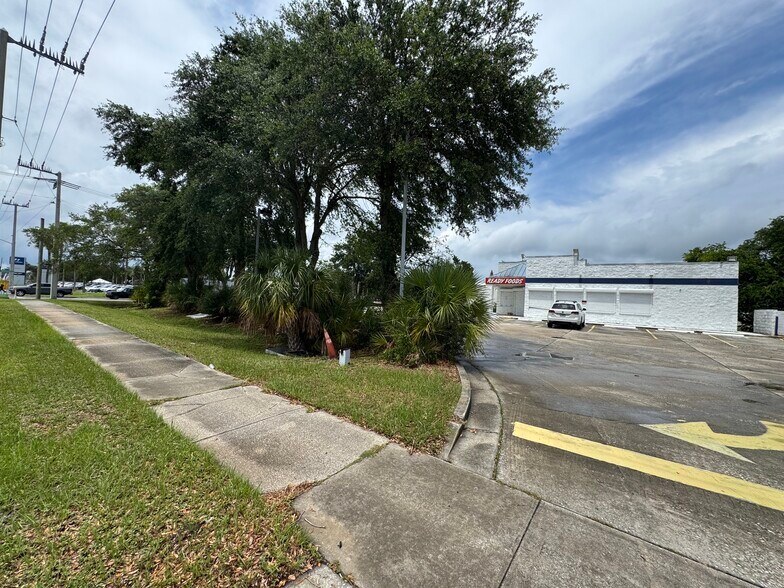 895 N Nova Rd, Daytona Beach, FL à vendre - Photo du bâtiment - Image 3 de 4