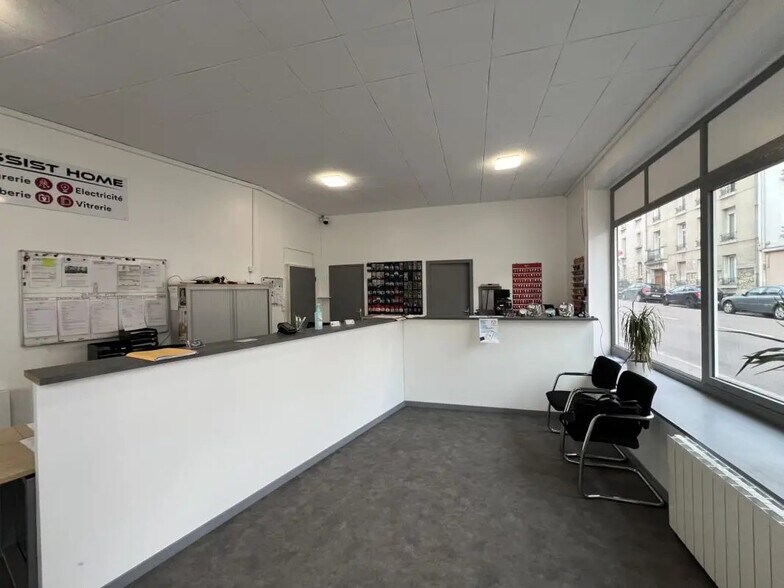 Retail in Reims for lease - Building Photo - Image 2 of 5