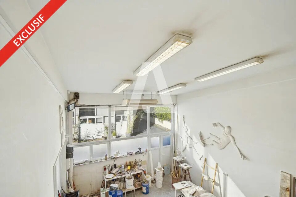 Flex in Paris for sale Interior Photo- Image 1 of 9