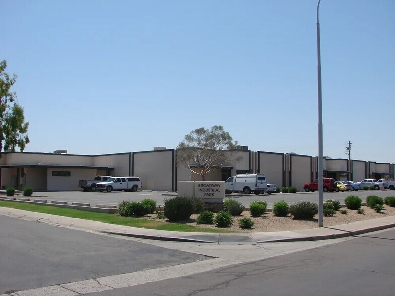 835 W 22nd St, Tempe, AZ à louer - Photo du bâtiment - Image 2 de 2
