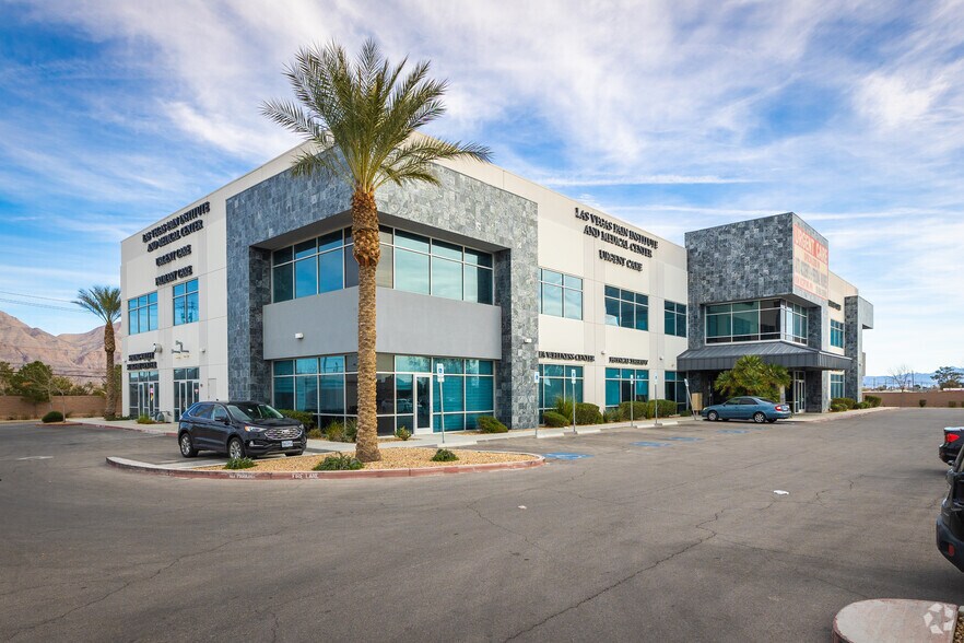 1900 N Nellis Blvd, Las Vegas, NV for lease - Primary Photo - Image 1 of 28