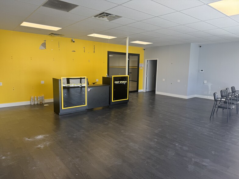 3907 Baymeadows Rd, Jacksonville, FL for lease - Interior Photo - Image 2 of 5