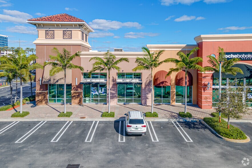 19915-19925 Biscayne Blvd, Aventura, FL à louer - Photo du bâtiment - Image 3 de 5