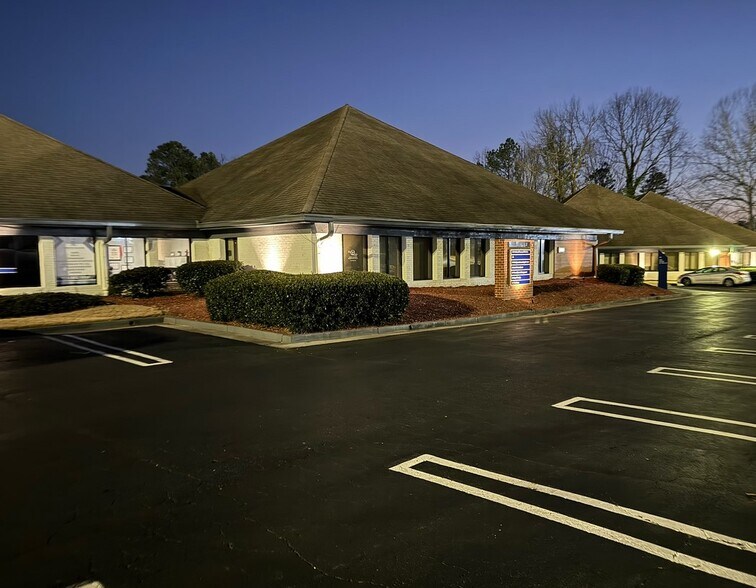 5815 Live Oak Pky, Norcross, GA à louer - Photo principale - Image 2 de 5