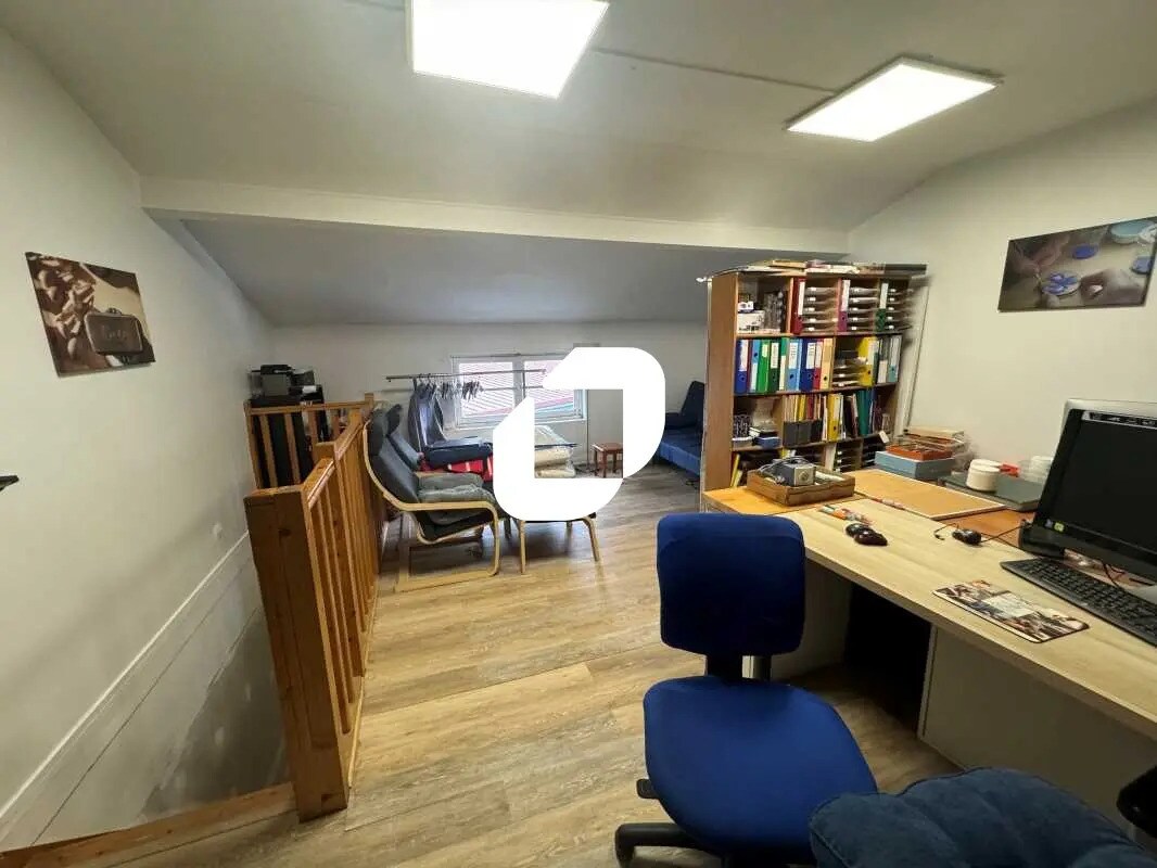 Flex in Montreuil for lease Interior Photo- Image 1 of 5