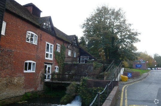 Mill Ln, Godalming à louer Photo principale- Image 1 de 3