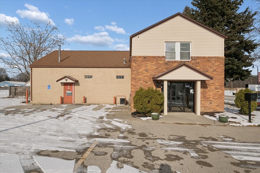 36050 Goddard Rd, Romulus, MI for sale - Primary Photo - Image 1 of 69