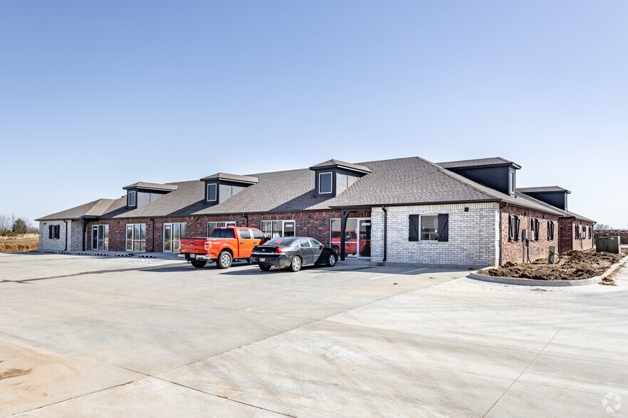 15063 S Elwood Ave, Glenpool, OK for sale - Primary Photo - Image 1 of 4