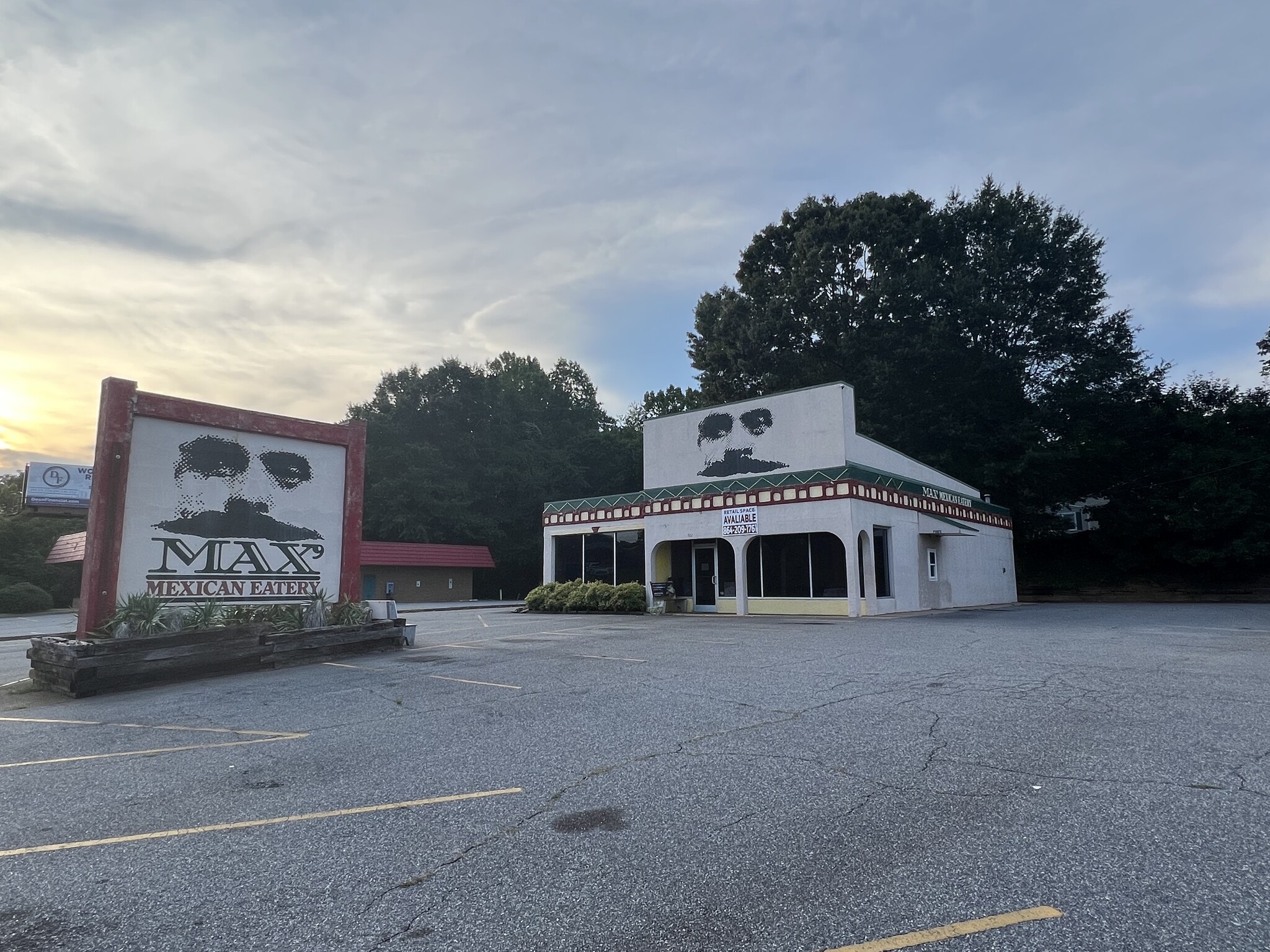 802 US Highway 70 SW, Hickory, NC à louer Photo principale- Image 1 de 7