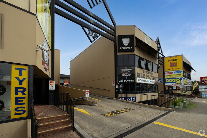 750-752 Pittwater Rd, Brookvale for sale - Building Photo - Image 3 of 5