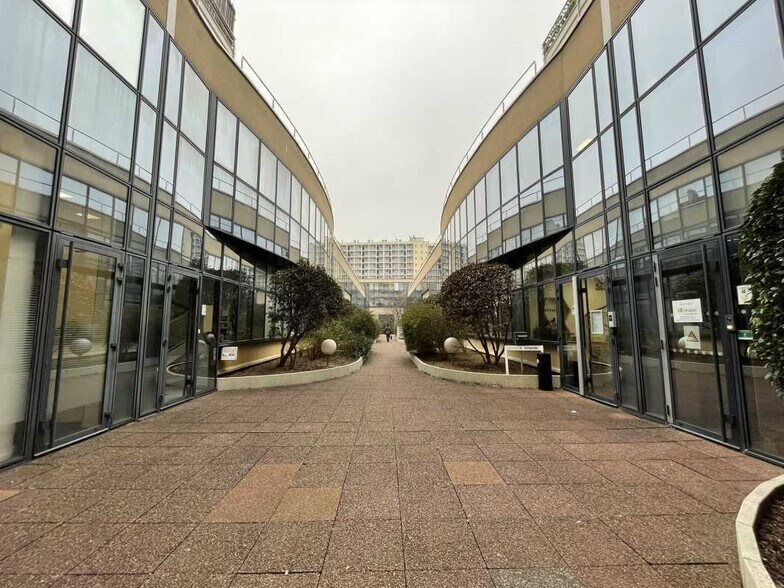 Flex dans Vanves à louer - Photo du bâtiment - Image 1 de 11