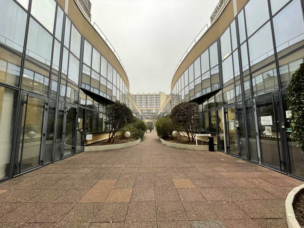 Flex dans Vanves à louer Photo du bâtiment- Image 1 de 12
