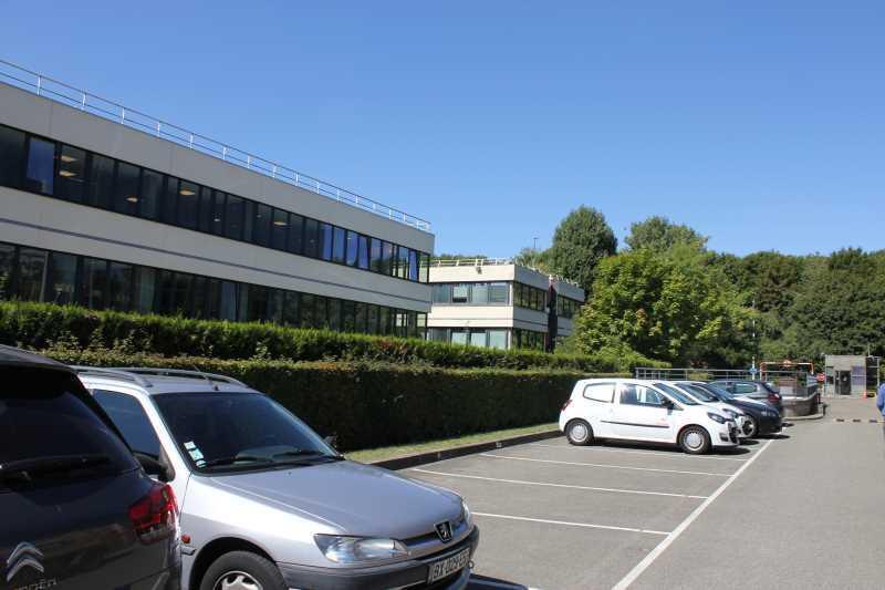 18 Rue Grange Dame Rose, Vélizy-Villacoublay à louer - Photo du bâtiment - Image 2 de 4