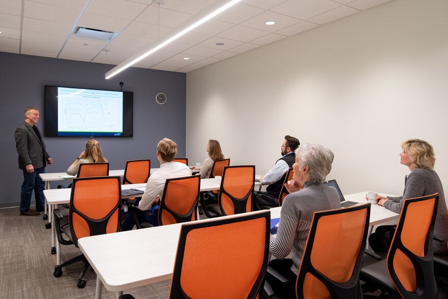 11 Municipal Dr, Fishers, IN for lease - Interior Photo - Image 3 of 9