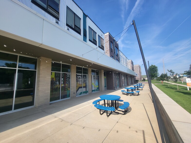 1401 W 23rd St, Lawrence, KS for lease - Building Photo - Image 3 of 4