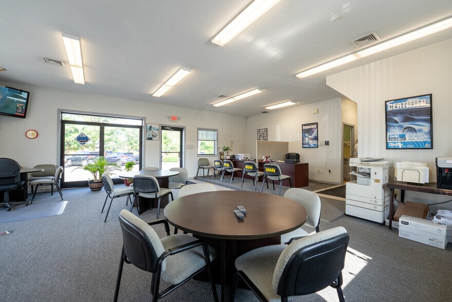 880 Boston Rd, Springfield, MA à vendre - Photo du bâtiment - Image 3 de 11