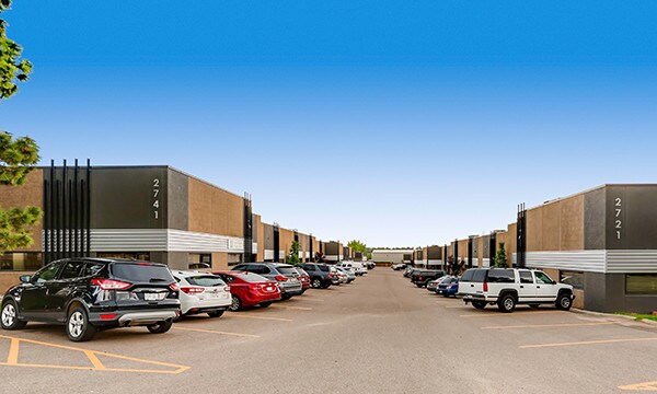 2721 W Oxford Ave, Englewood, CO à louer - Photo du bâtiment - Image 3 de 6