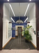 4-12 Knowsley St, Bolton à louer Hall d’entrée- Image 2 de 3