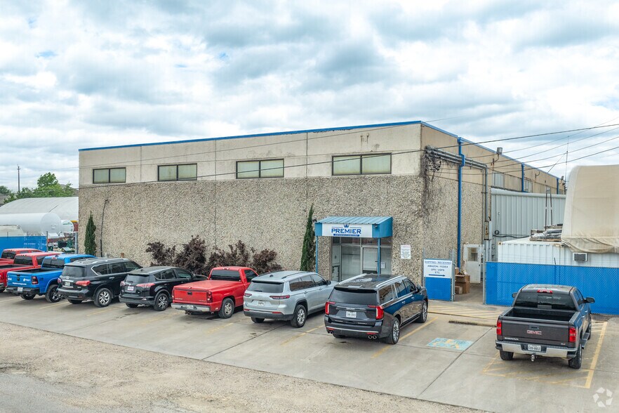615 N 6th St, La Porte, TX for lease - Building Photo - Image 1 of 5