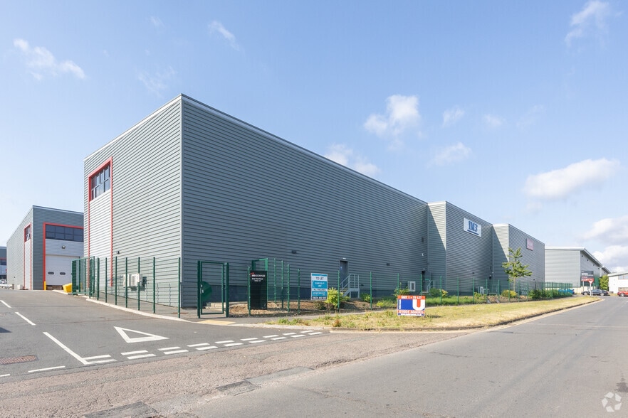 Deer Park Rd, Northampton à louer - Photo du bâtiment - Image 3 de 3