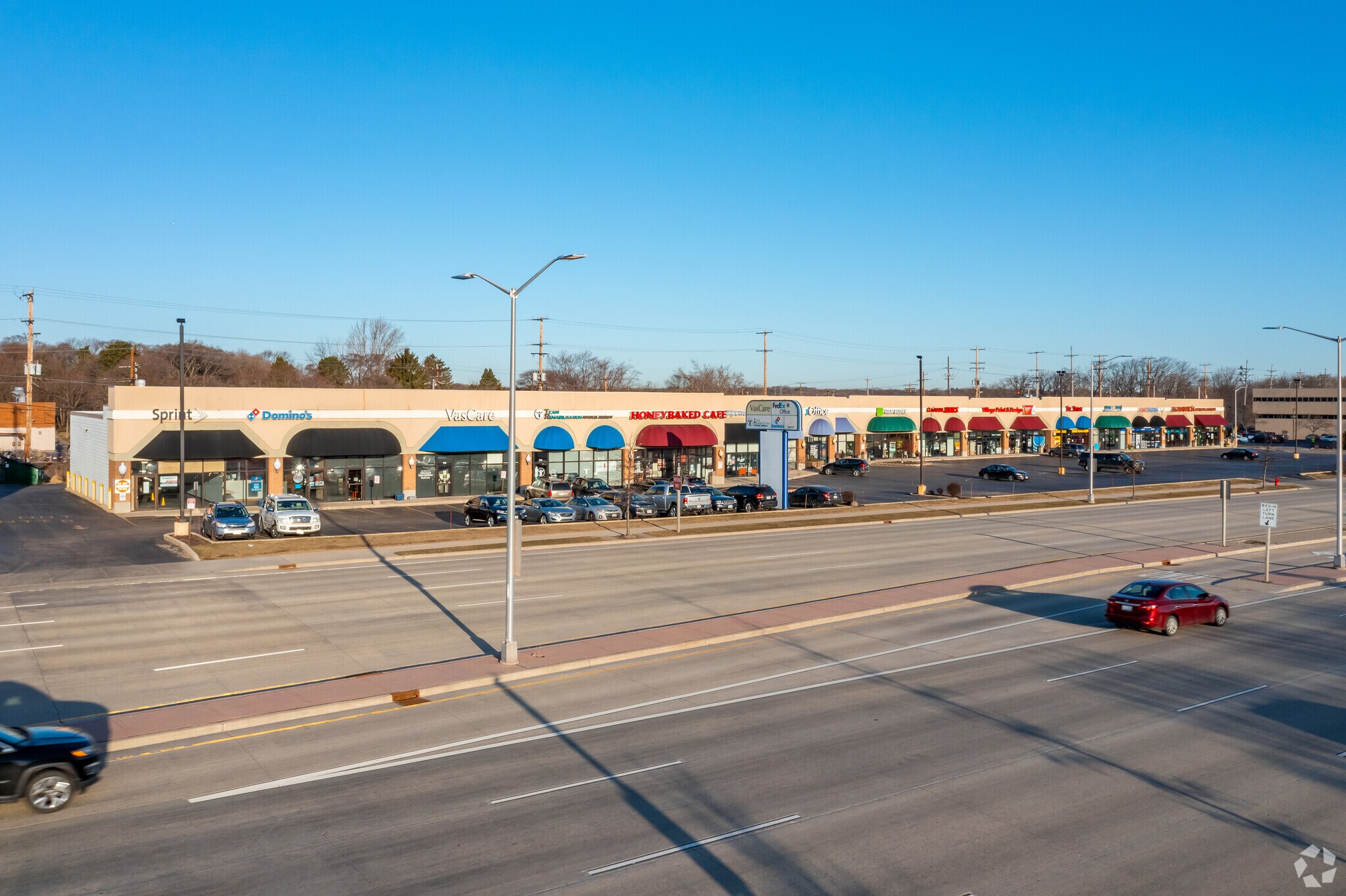 801-869 N Mayfair Rd, Wauwatosa, WI for lease Building Photo- Image 1 of 13