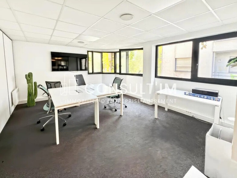 Office in Boulogne-Billancourt for lease - Building Photo - Image 2 of 5