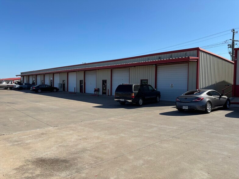 2655 W US Highway 377, Granbury, TX for lease - Building Photo - Image 2 of 4