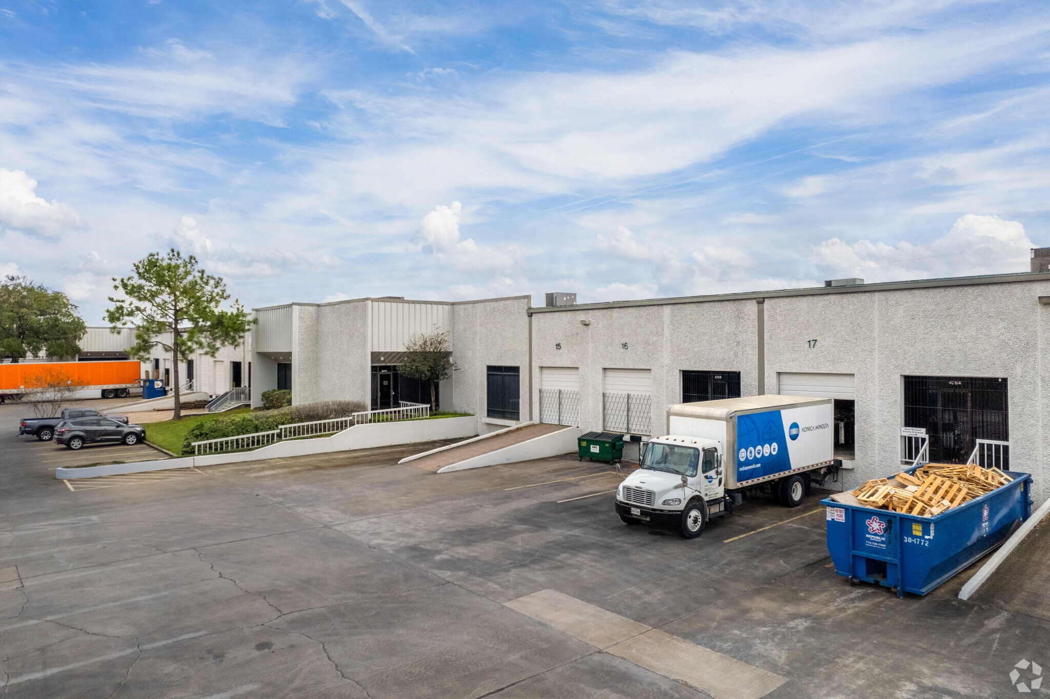 4260-4298 Clark Rd, Houston, TX for lease Primary Photo- Image 1 of 6