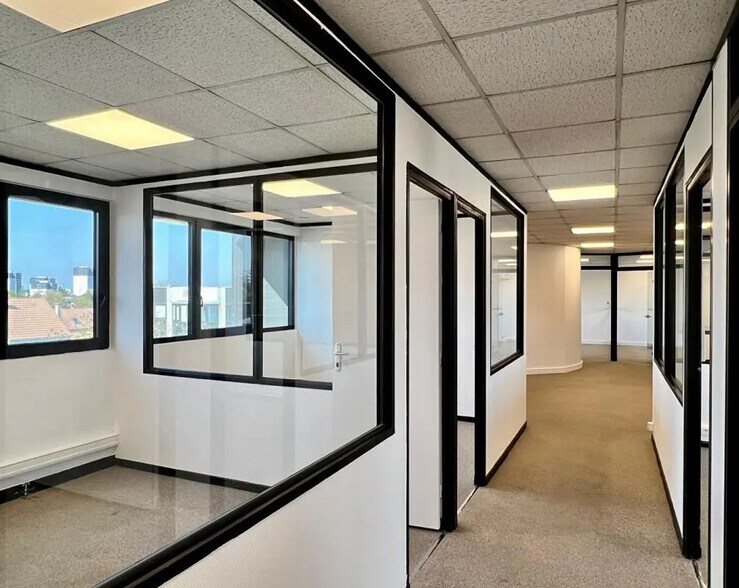 Office in Antony for lease - Interior Photo - Image 1 of 9