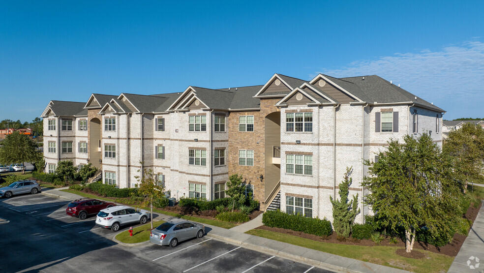 1001 Quarters Landing Cir, Sneads Ferry, NC for sale - Primary Photo - Image 1 of 1